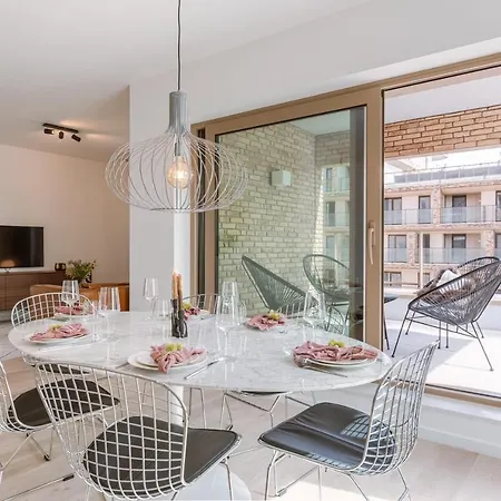 Huswell - Beautifully Decorated With Sunny Terrace Lejlighed